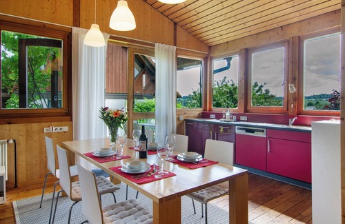 Frickingen House | Holiday Home 'Ferienhaus Im Grünen' with Private Terrace and Wi-Fi
