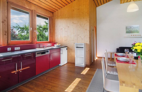 Frickingen House | Holiday Home 'Ferienhaus Im Grünen' with Private Terrace and Wi-Fi