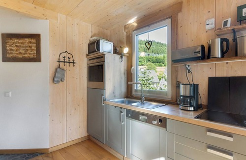 Kickenbach House | Holiday Home 'Ferienhaus Alpenzauber' with Mountain View, Private Terrace and Wi-Fi