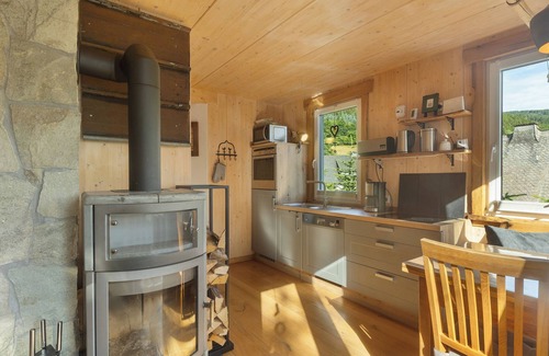 Kickenbach House | Holiday Home 'Ferienhaus Alpenzauber' with Mountain View, Private Terrace and Wi-Fi