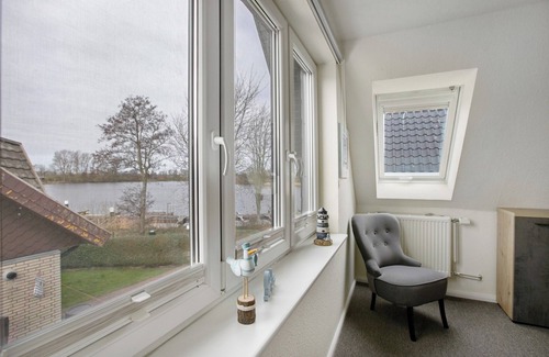 Hennstedt House | Holiday Home 'Ferienhaus Pfanne' with Private Terrace, Private Garden and Wi-Fi