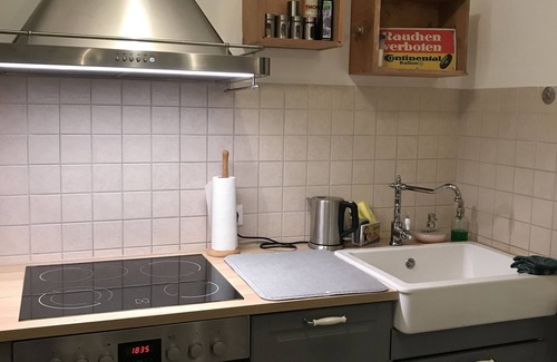 Muensingen House | Holiday Home 'Ferienhaus Schillerstraße' with Private Terrace, Shared Garden and Wi-Fi