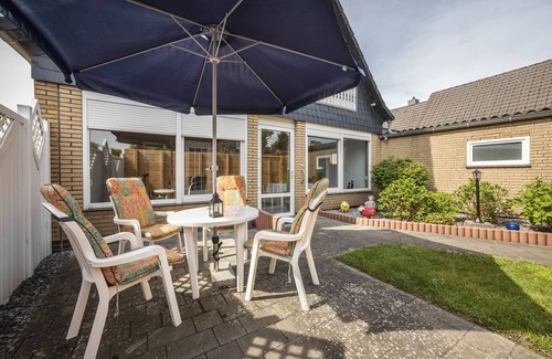 Kreyenbruck House | Holiday Home 'Ferienhaus Inge' with Private Terrace, Private Garden and Wi-Fi
