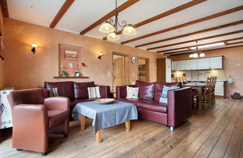 Franken Siedlung House | Holiday Home 'Ferienhaus Sundperle' with Private Terrace, Private Garden and Wi-Fi