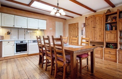Franken Siedlung House | Holiday Home 'Ferienhaus Sundperle' with Private Terrace, Private Garden and Wi-Fi