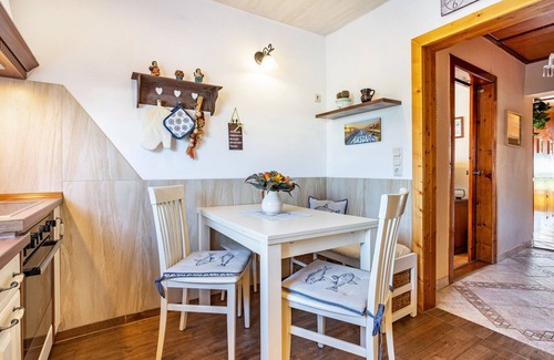 Franken Siedlung House | Holiday Home 'Ferienhaus Stine Stralsund Ostsee' with Private Terrace, Private Garden and Wi-Fi