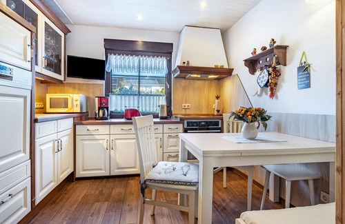 Franken Siedlung House | Holiday Home 'Ferienhaus Stine Stralsund Ostsee' with Private Terrace, Private Garden and Wi-Fi