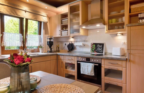 Colnrade House | Holiday Home 'Ferienhaus Thomas' with Shared Terrace, Shared Garden and Wi-Fi