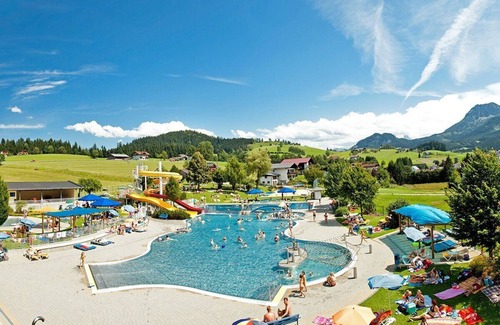 Abtenau House | Holiday Home 'Ferienhaus Bergblick' with Mountain View, Private Terrace and Wi-Fi