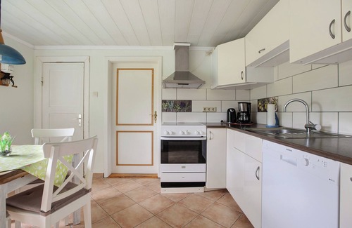 Rodenas House | Holiday Home 'Ferienhaus Joshy' with Private Garden and Wi-Fi