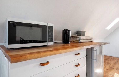 Balje House | Holiday Home 'Ferienhaus Oase Balje' with Private Pool, Private Terrace and Wi-Fi