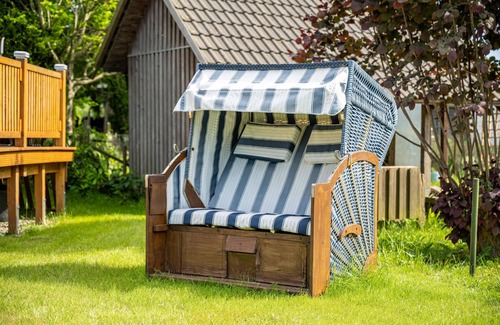 Quals House | Holiday Home 'Ferienhaus Ostseetraum' with Private Terrace, Private Garden and Wi-Fi