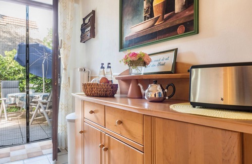 Loyerberg House | Holiday Home 'Ferienwohnung Loy' with Private Terrace, Private Garden and Wi-Fi