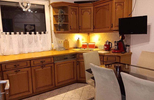 Frankenhain House | Holiday Home 'Fewo Zum Huberts Schweinchen' with Mountain View and Wi-Fi