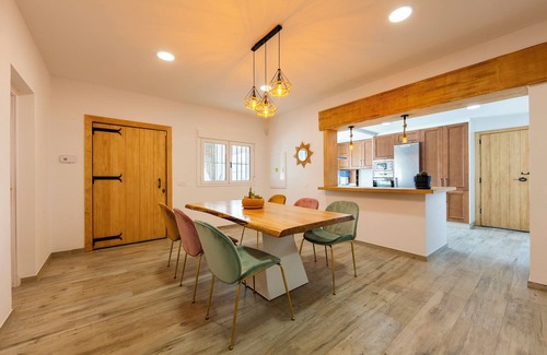 Tabernas House | Holiday Home 'Finca Pequeñas Estrellas' with Mountain View, Wi-Fi and Air Conditioning