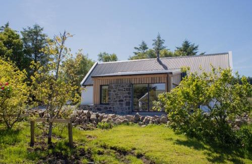 Greshornish House | Holiday Home Finnan's Byre by Interhome