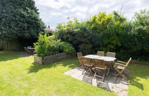 Henfield House | Holiday Home Fir Cottage by Interhome
