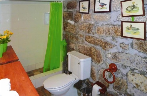 Varzea da Ovelha e Aliviada House | holiday home, Folhada