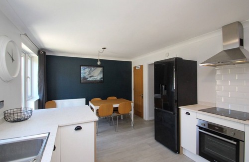 Hamble-le-Rice House | Holiday Home for 5 people close to Hamble Village centre and Marinas