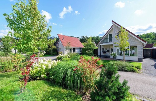 Delden House | Holiday home for rent near swimming pool and golf course