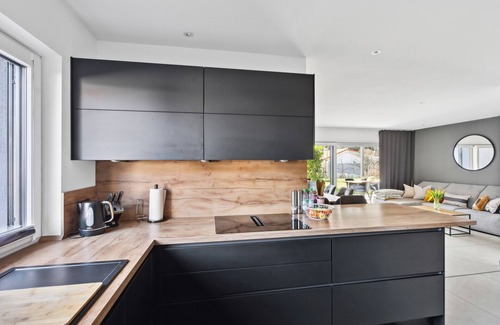 Traunreut House | Holiday Home 'Forest Sun' with Mountain View, Private Terrace and Wi-Fi