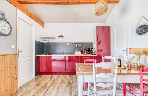 Castelnau-de-Medoc House | Holiday Home 'Chez Les Martin' with Private Terrace, Private Garden and Wi-Fi