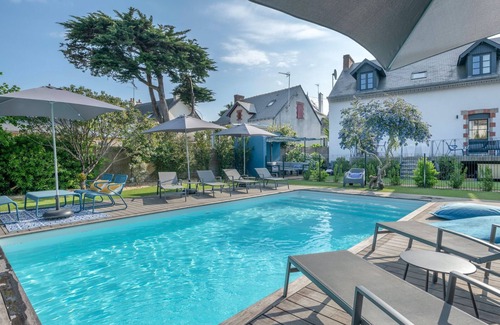 La Baule-Escoublac House | Holiday Home 'De Standing Avec Piscine' with Private Pool, Private Terrace and Wi-Fi