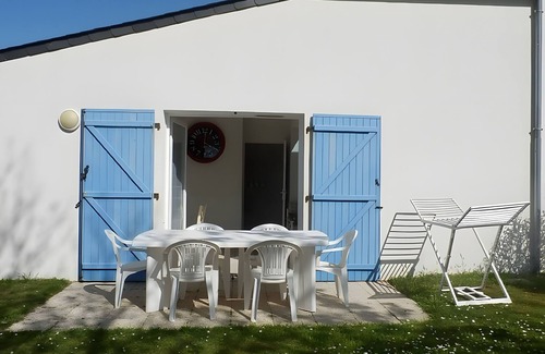Locmaria-Plouzane House | Holiday Home 'Maison Dans Résidence' with Private Pool, Private Terrace and Wi-Fi