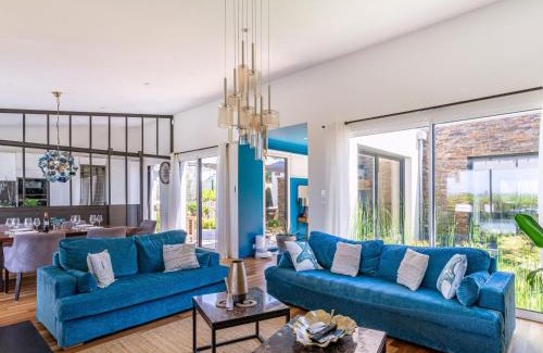 Saint-Brevin-l'Ocean House | Holiday Home Indigo-Vue Mer et Piscine chauffée by Interhome