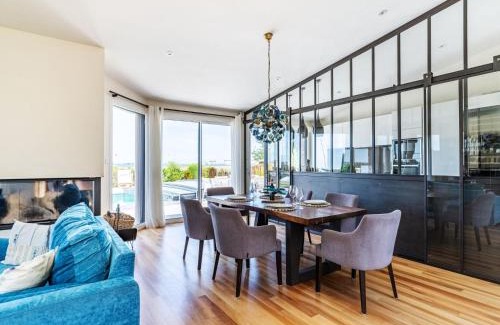 Saint-Brevin-l'Ocean House | Holiday Home Indigo-Vue Mer et Piscine chauffée by Interhome