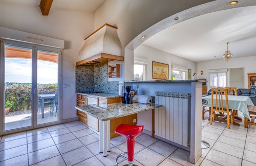 Saint-Gely-du-Fesc Apartment | Holiday Home 'Villa F5 Jardin, Piscine' with Private Pool, Private Terrace and Wi-Fi