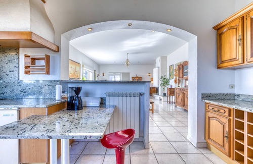 Saint-Gely-du-Fesc Apartment | Holiday Home 'Villa F5 Jardin, Piscine' with Private Pool, Private Terrace and Wi-Fi