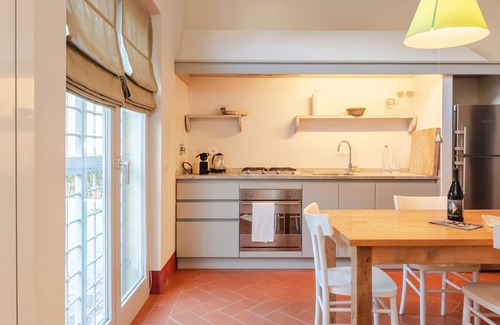 Cortona Apartment | Holiday Home 'Frantoio 5 Superior' with Shared Pool, Wi-Fi and Air Conditioning