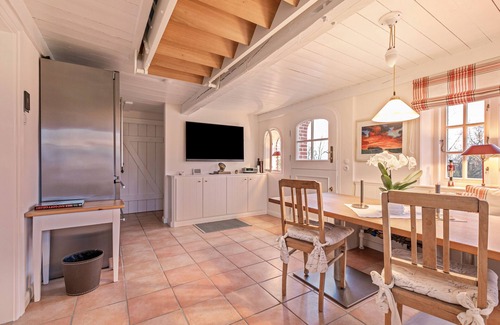 Rodenas House | Holiday Home 'Friesenhaus Matzen' with Private Terrace, Private Garden and Wi-Fi