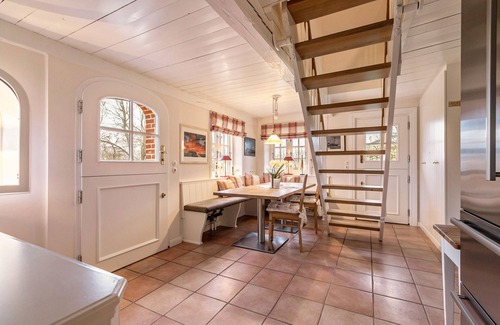 Rodenas House | Holiday Home 'Friesenhaus Matzen' with Private Terrace, Private Garden and Wi-Fi
