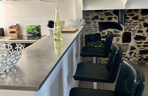 Masseret House | Holiday Home 'Gîte Charmant Forme Et Bien-être' with Shared Pool, Private Terrace and Wi-Fi