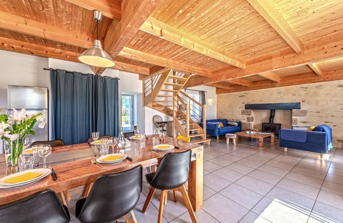 Plouguerneau House | Holiday Home 'Gîte Avec Piscine Privée Chauffée' with Private Terrace, Private Garden and Wi-Fi