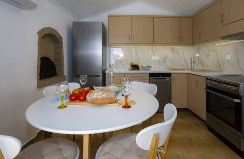 Doukades House | Holiday Home "Gala Estate Traditional Mansion" with Mountain View, Garden & Wi-Fi
