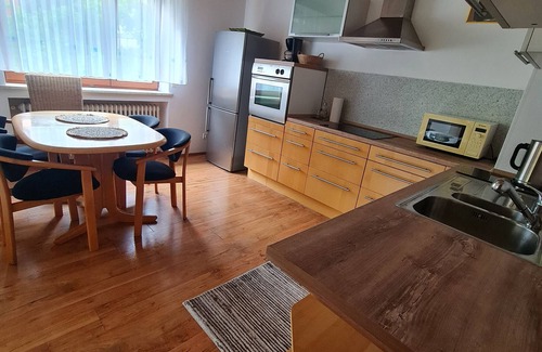 Leipheim House | Holiday Home 'Gemütliches Haus Legoland Nah' with Shared Terrace, Shared Garden and Wi-Fi