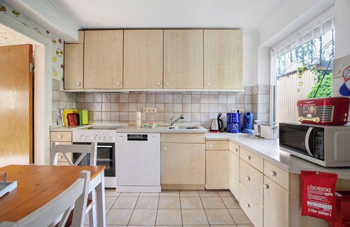 Stadum House | Holiday Home 'Gerda' with Private Terrace, Private Garden and Wi-Fi