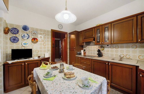 Aosta House | Holiday Home 'Gianluca' with Mountain View, Private Terrace and Wi-Fi