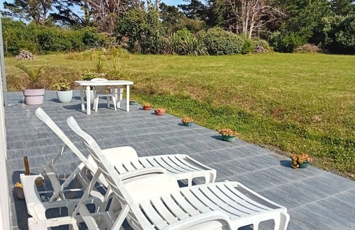 Pleumeur-Bodou House | Holiday Home "Gite Jours Tranquilles" with Private Terrace and Wi-Fi