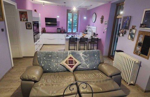 Decazeville House | Holiday Home 'Gite 43-2' with Shared Terrace, Shared Garden and Wi-Fi
