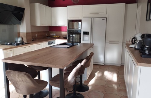 Huille House | Holiday Home 'Gîte Bleu Pour 14 Personnes' with Private Terrace and Wi-Fi