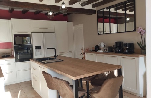 Huille House | Holiday Home 'Gîte Bleu Pour 14 Personnes' with Private Terrace and Wi-Fi