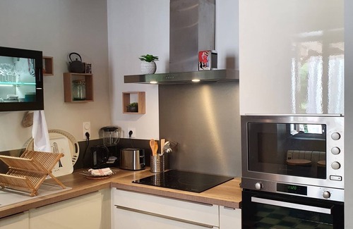 Le Vigan House | Holiday Home 'Gite De Charme Gite Du Hameau' with Shared Pool, Private Terrace and Wi-Fi