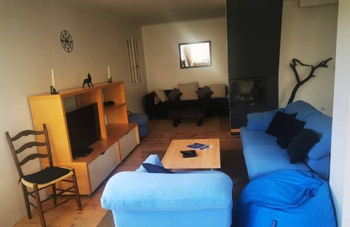Soleilhas House | Holiday Home 'Gite Des Restanques' with Mountain View, Private Terrace and Wi-Fi
