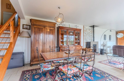 Buzy House | Holiday Home 'Gite Gousseau' with Mountain View, Private Terrace and Wi-Fi