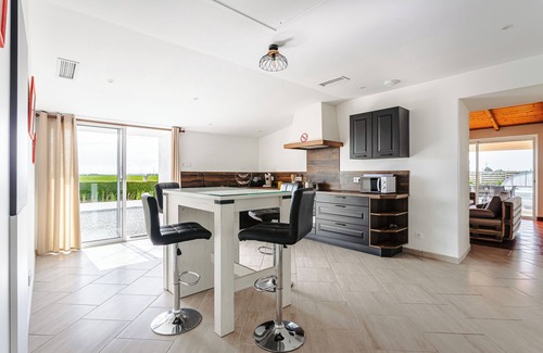 Marans House | Holiday Home 'Gîte Koala' with Private Pool, Wi-Fi and Air Conditioning