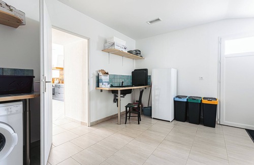 Marans House | Holiday Home 'Gîte Koala' with Private Pool, Wi-Fi and Air Conditioning